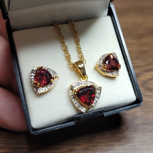 Garnet Earring and Necklace set - Picture 4 of 5
